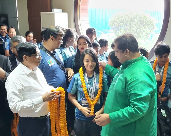 সাফজয়ী-মেয়েদের-যুব-ও-ক্রীড়া-মন্ত্রণালয়ের-সংবর্ধনা