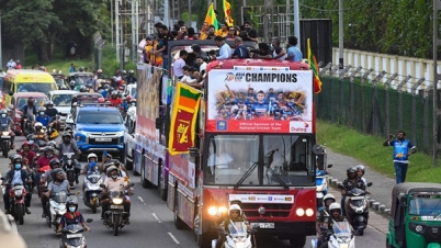 বিক্ষুব্ধ রাজপথে উৎসব এনে দিল রাজাপাকসেরা 