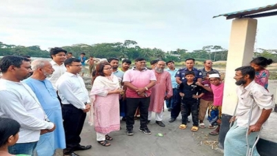 আশ্রয়ণ প্রকল্পের ঘর পরিদর্শন করলেন প্রধানমন্ত্রীর কার্যালয়ের পরিচালক