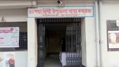 খাদে ইজিবাইক, নিথর হলেন চালক