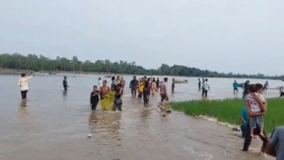 মহালয়ার অনুষ্ঠানে যাচ্ছিলেন সবাই