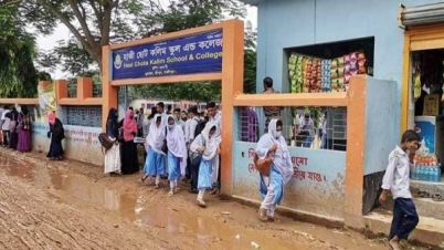 কক্ষে ফেসবুক লাইভ, দুই এসএসসি পরীক্ষার্থী বহিষ্কার