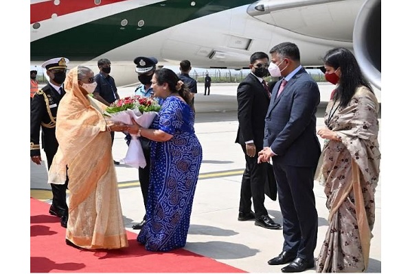 নয়াদিল্লিতে-প্রধানমন্ত্রী-শেখ-হাসিনাকে-লাল-গালিচা-অভ্যর্থনা