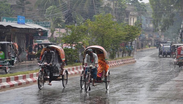 রাজধানীতে-হালকা-উত্তরাঞ্চলে-ভারী-বর্ষণ