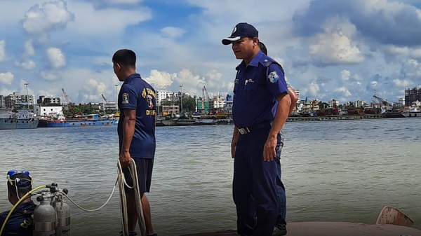 কর্ণফুলীতে-জাহাজডুবি-ক্যাপ্টেনসহ-নিখোঁজ-৬