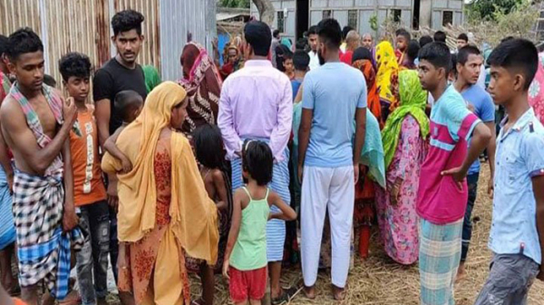 খুঁজতে-বেরিয়ে-ছেলেকে-আড়ায়-ঝুলতে-দেখলেন-মা