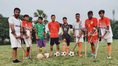 প্রতিবন্ধকতা নিয়েও তারা অদম্য