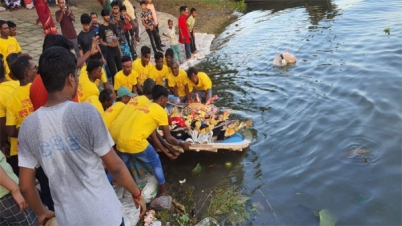 রাজশাহীতে আনন্দ-অশ্রুতে সিক্ত হয়ে দেবীর বিদায়