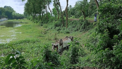 গাজীপুরে প্রাইভেটকারে ট্রেনের ধাক্কা, নিহত ১