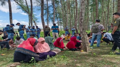 টেকনাফে ট্রলারডুবি, আরো দুই নারীর মরদেহ উদ্ধার 