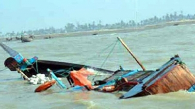 এবার মেঘনায় ডুবল লবণ বোঝাই ট্রলার