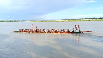 মধুমতি নদীতে ঐতিহ্যবাহী নৌকা বাইচে লাখো মানুষের ঢল