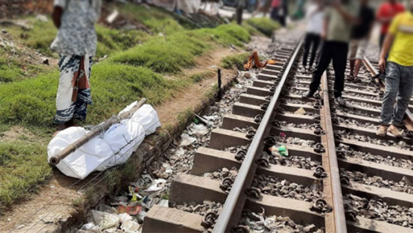 নেশাগ্রস্ত-অবস্থায়-রেললাইনে-ঘোরাফেরা-মুহূর্তেই-গেল-প্রাণ